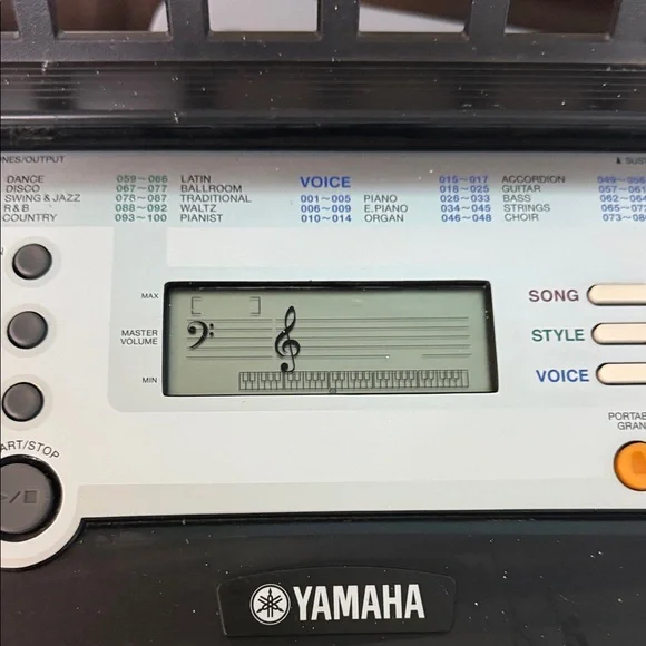 Yamaha Black and White Electronic Keyboard - Picture 6 of 9